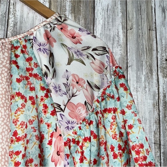Jodifl Mixed Floral Print Blouse - Picture 2 of 6